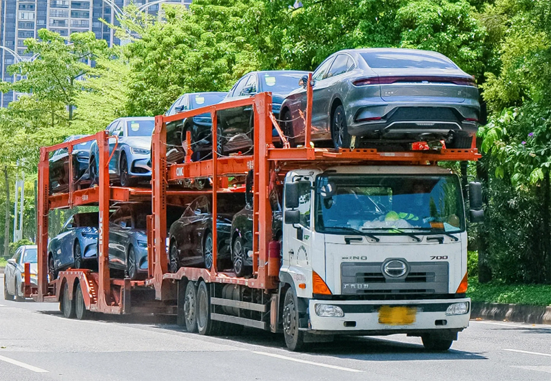 近期，成都市交通局宣布开通成都至周边城市的短驳线路，为市民和游客出行提供更便捷的选择，同时也拓展了交通服务范围，让更多人受益。